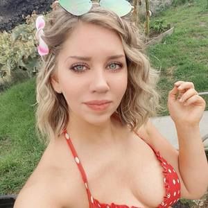 Meet your Posher, Risa